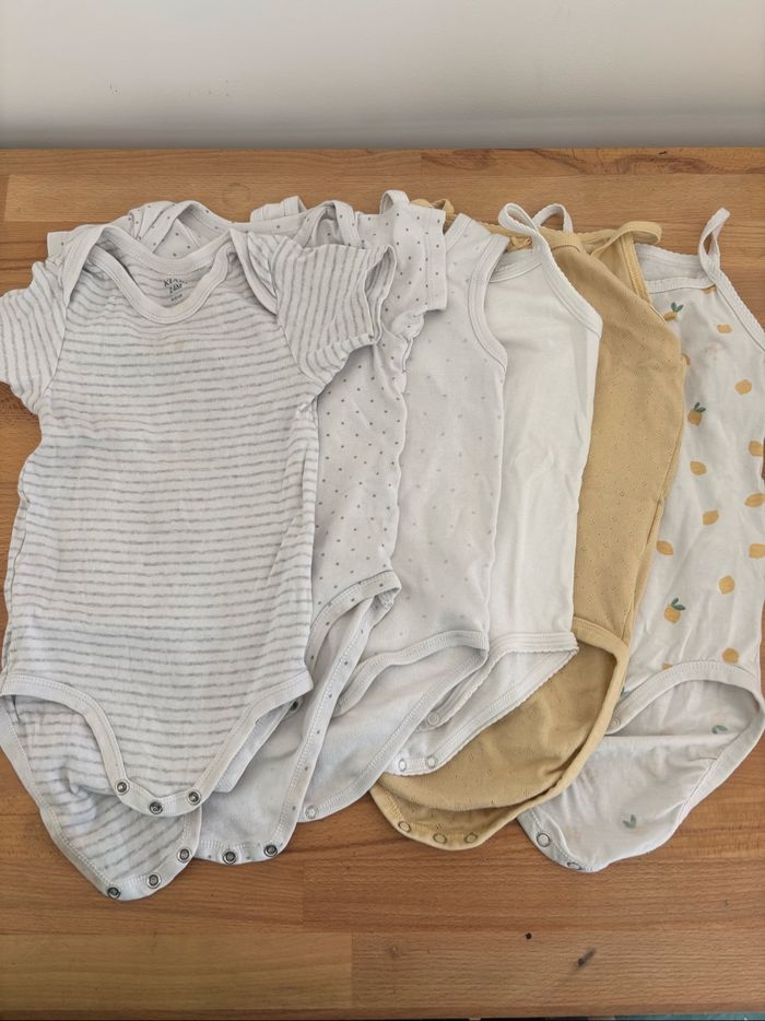 Lot bodies 2 ans manches courtes ou bretelles