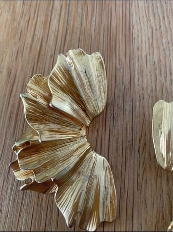 Boucles d’oreilles éventail dorées Zara – Bijou statement