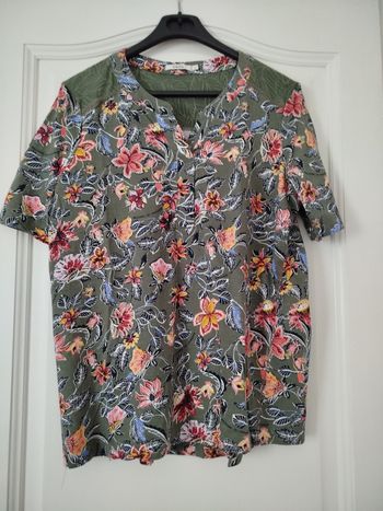 Tee shirt manches courtes motif fleurs 