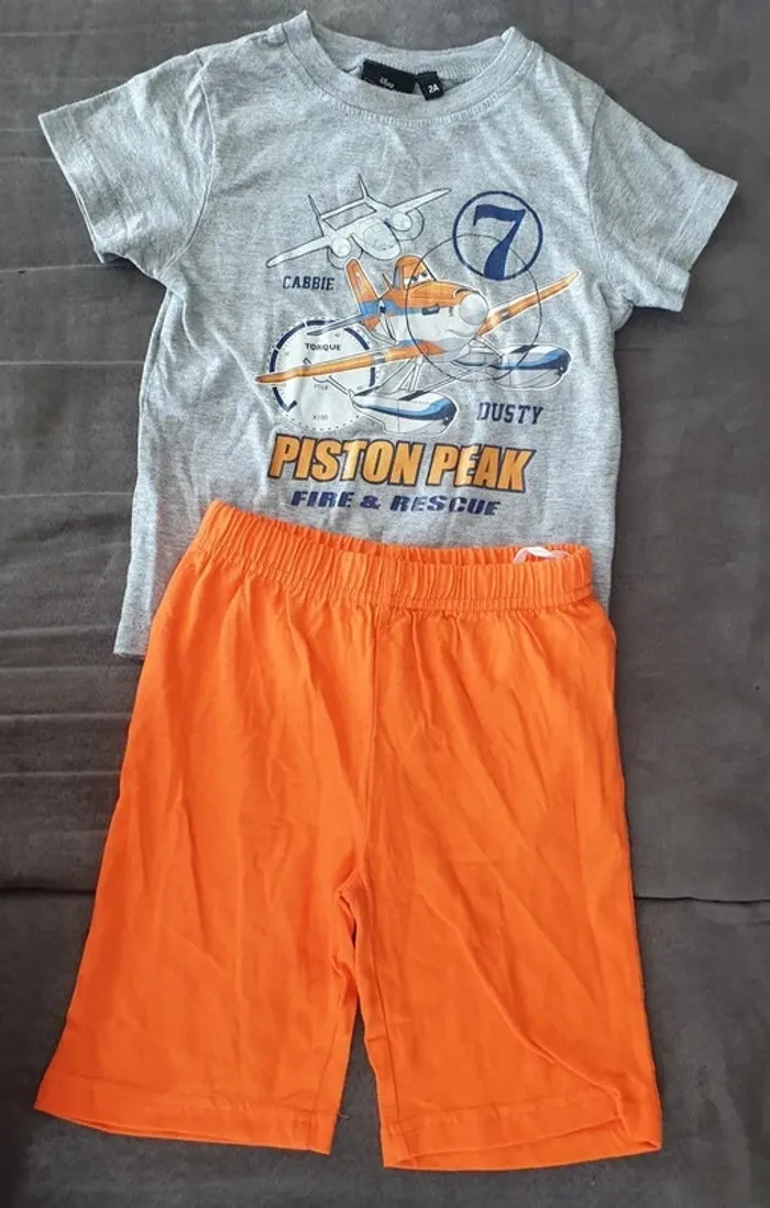 Ensemble planes 2 ans