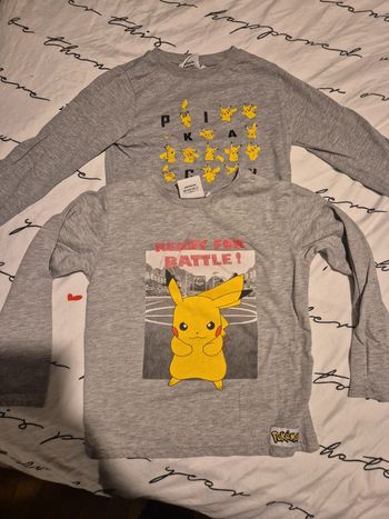 Lot t shirt manches longues pikachu 5 ans