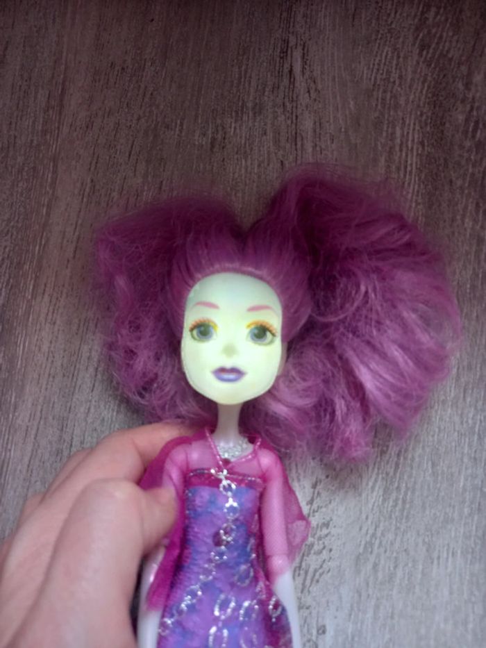 poupée monster high ari huntington lumineuse et chante - photo numéro 3