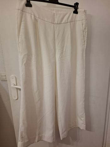Pontalon taille haute camaieu blanc taille 44 en très bon état Mesure dans lannonce 
