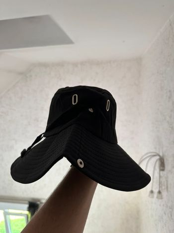bob chapeau noir