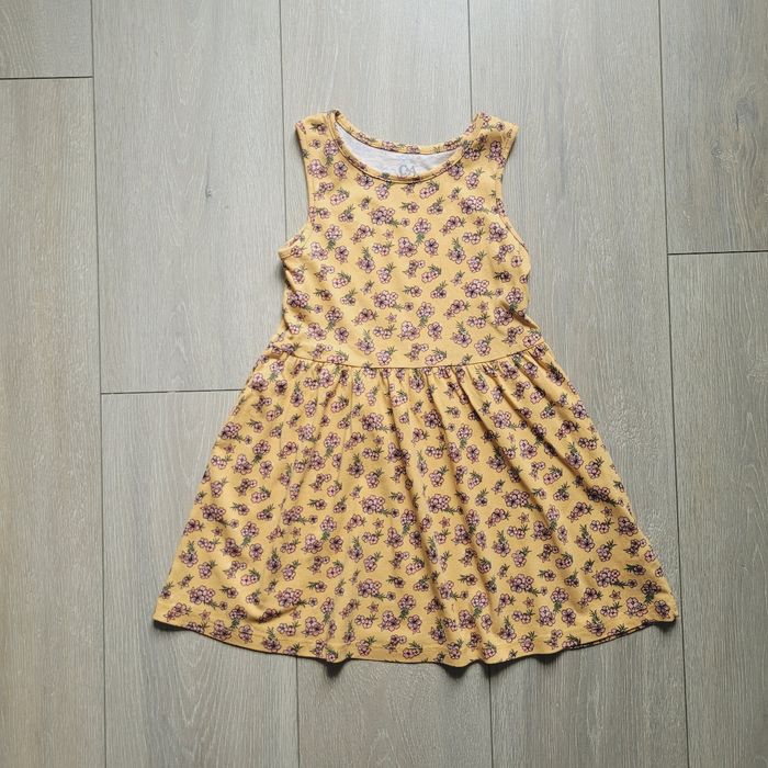 Tres jolie robe jaune à fleurs. Fille 5 ans. Marque C&A