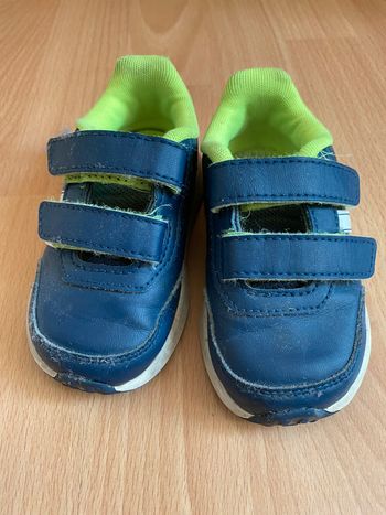 Jolie paire de baskets Adidas bleue et vert fluo T. 22