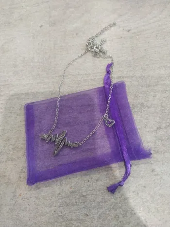 Collier pendentif courbe coeur