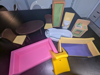 Meubles maison de poupée 