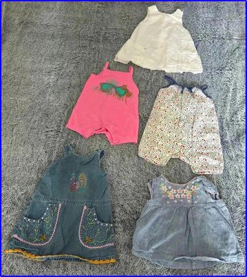 lot de 3 robes et 2 combishorts 6 mois