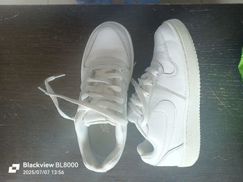 Nike blanche