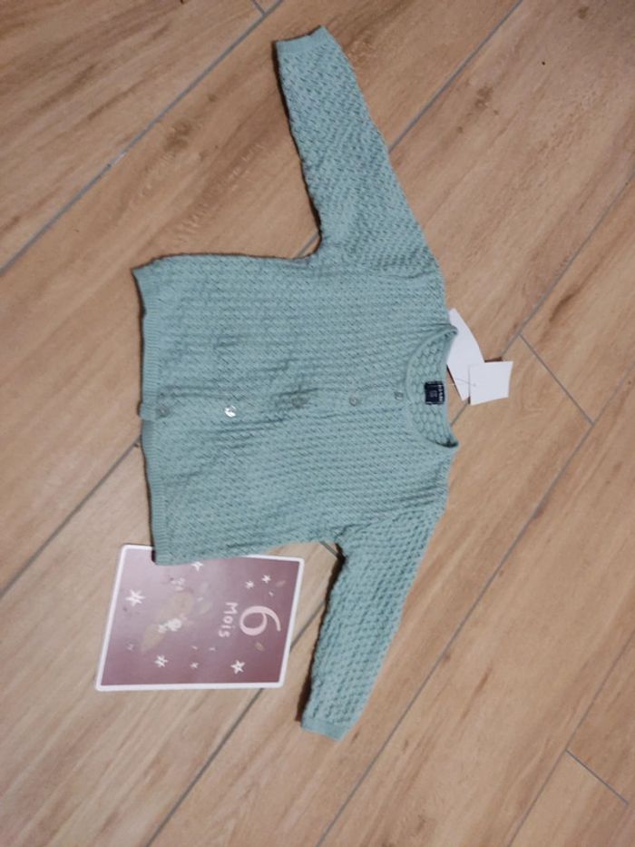 Gilet ajouré Kiabi neuf avec étiquette 6 mois - photo numéro 4