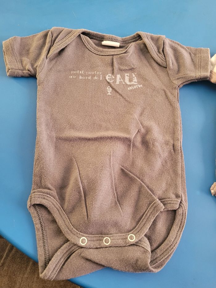 2  bodies manches courte absorba et tom et kiddy - photo numéro 3