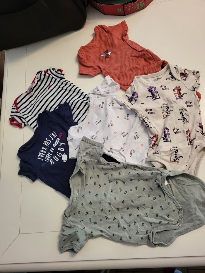 Lot 6 bodies manches courtes