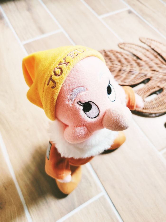 🧸Peluche/doudou nain Joyeux Blanche neige et les sept nains Disneyland - photo numéro 2