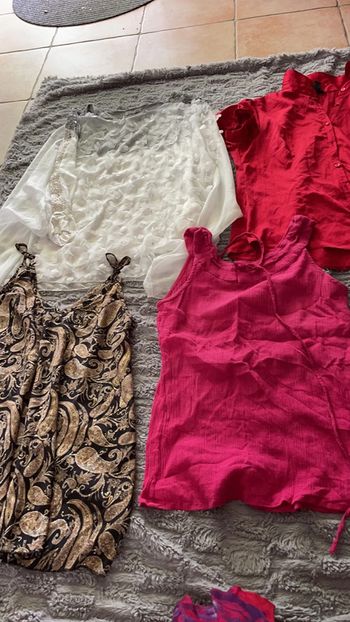 Lot de 4 hauts taille 42