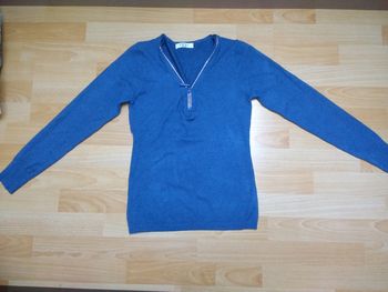 Joli pull bleu léger taille S fermeture éclair diamantée