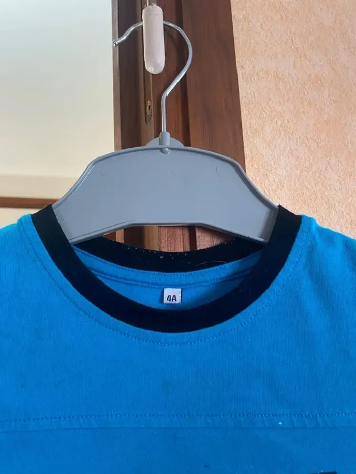 Tee-shirt garçon 4 ans 🏈 Style campus – Look sportif et fun ! - photo numéro 3