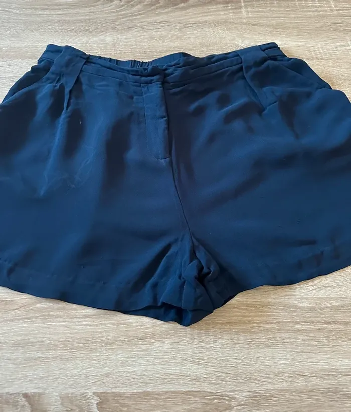 Short bleu marine - photo numéro 2