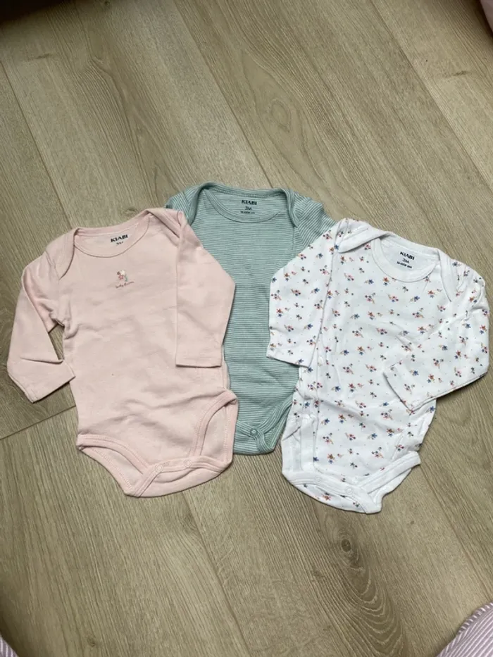 Lot de 3 bodies Kiabi - photo numéro 2