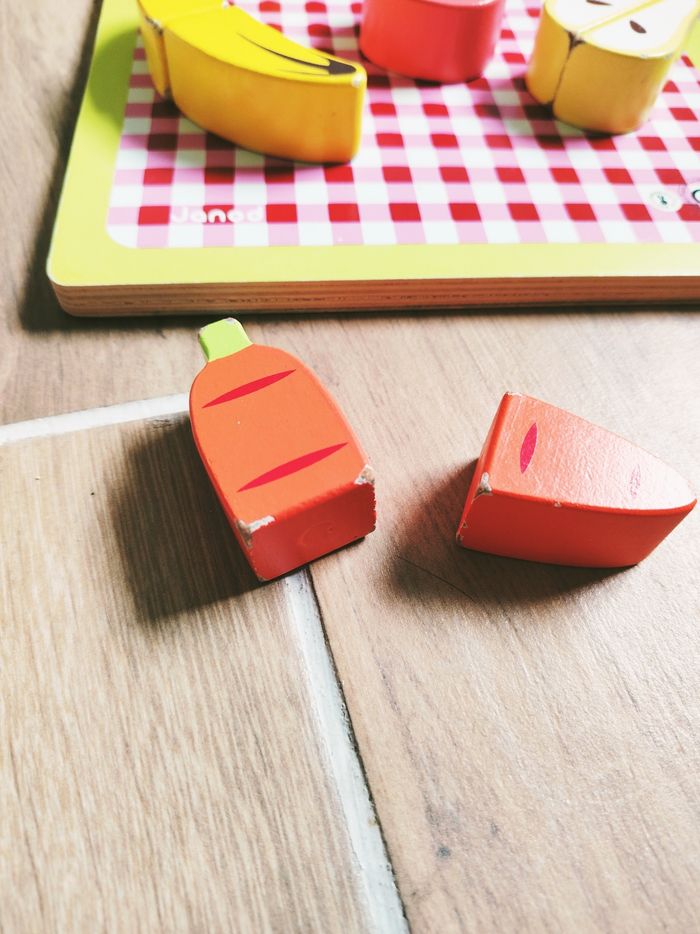🥕Dinette puzzle 2 en 1 fruits et légumes aimantés sur plateau en bois  marque Janod - photo numéro 4