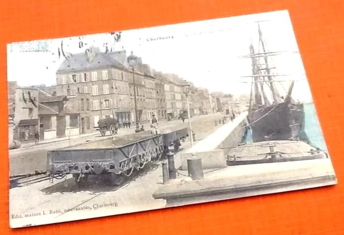 Carte postale ancienne Cherbourg (Manche) Quai Alexandre III - photo numéro 2