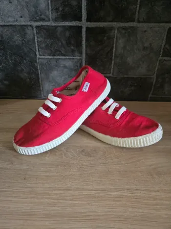 Chaussures Victoria Inglesa rouge pointure 32 comme neuves