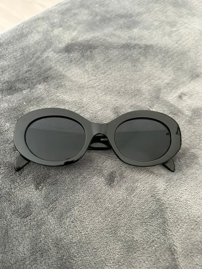 Lunette de soleil noire - photo numéro 2