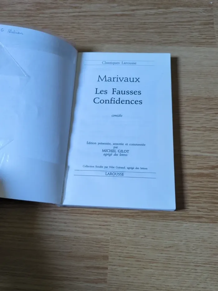 Livre Les fausses confidences - photo numéro 3