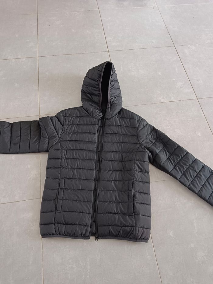 Doudoune avec capuche taille 14ans - photo numéro 2