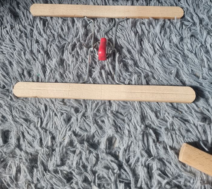 Lot cintres en bois - photo numéro 3
