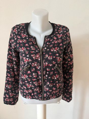 Bombers à fleur en bon état taille XS Bershka