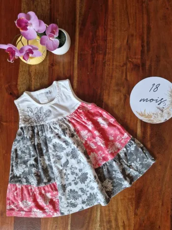 Robe courte légère avec broderie fleur 18 mois