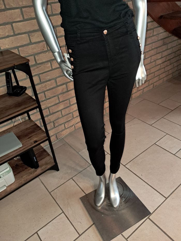 Pantalon noir neuf - photo numéro 4