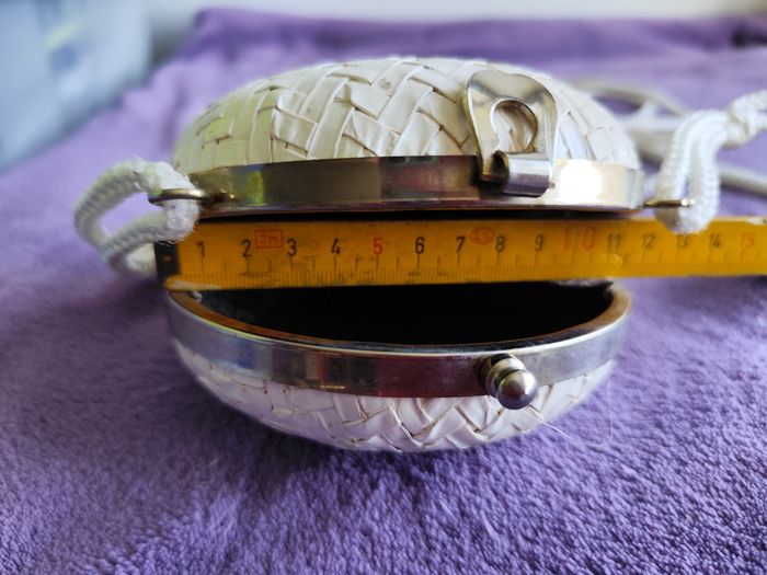 Petit sac enfant ou adulte rond boule blanc besace en paille tressée peinte vintage 70 - photo numéro 8