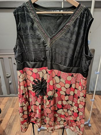 Tunique multicolore taille 9 ou taille 50/52