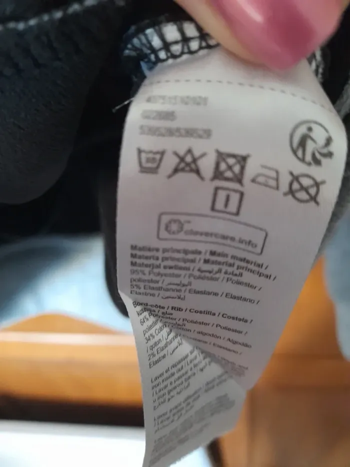 Pull/veste à capuche - photo numéro 4