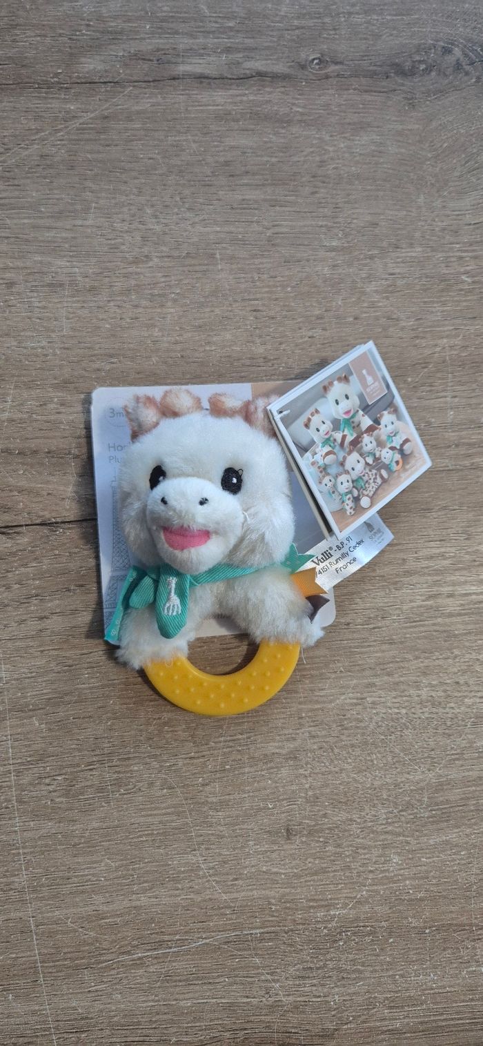 Hochet peluche à mordiller