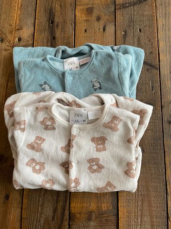 Lot de deux pyjamas velours taille 1-3mois