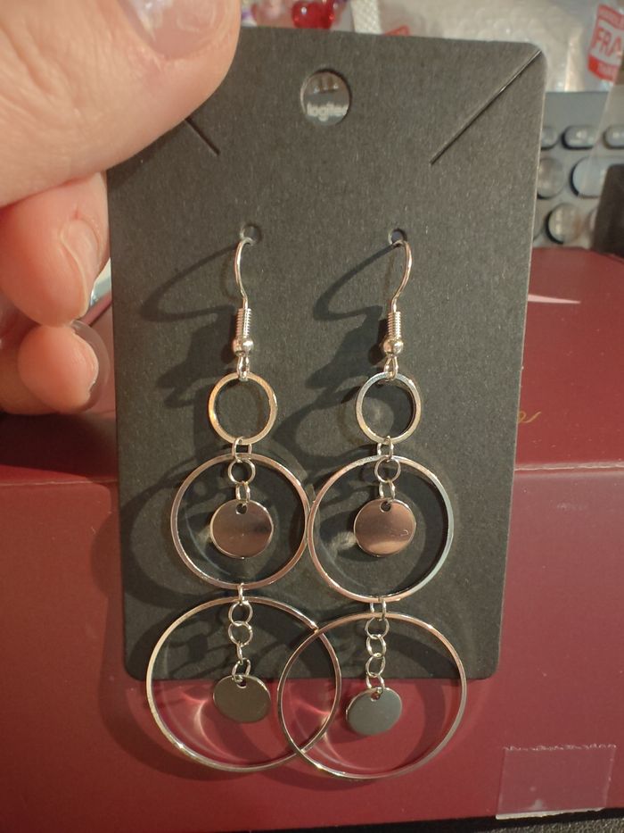 Longues boucles d'oreilles pendantes - photo numéro 1