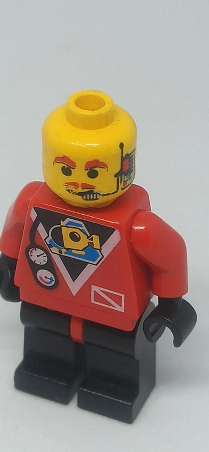 Figurine homme habits de plongeur et casque lego - photo numéro 7