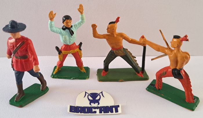 Lot de 4 figurines Starlux indiens et cowboys