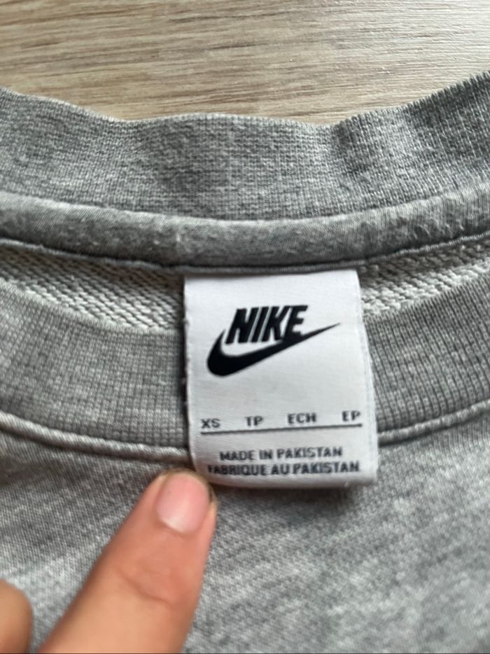 Pull Nike gris - photo numéro 2