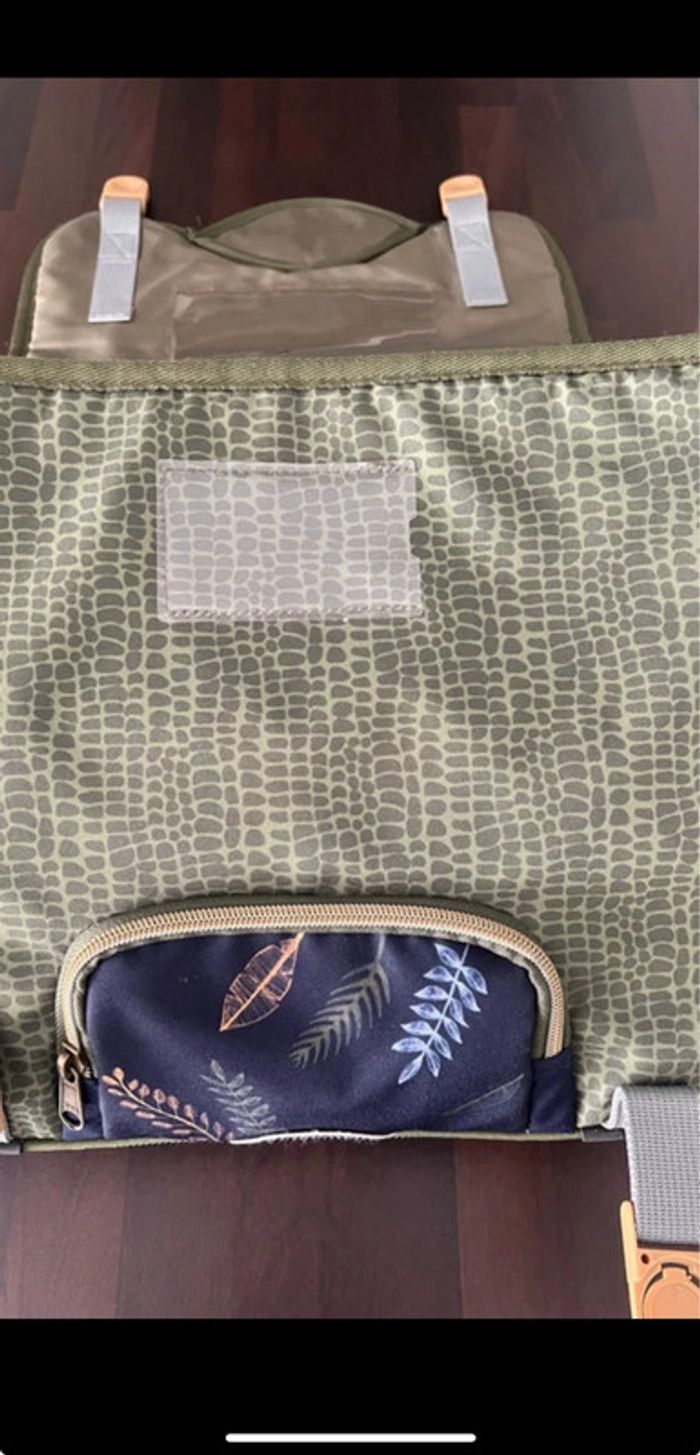 Cartable dinosaure avec trousse assortie en très bonne état taille 36 cm pour cp/cel Auchan - photo numéro 15