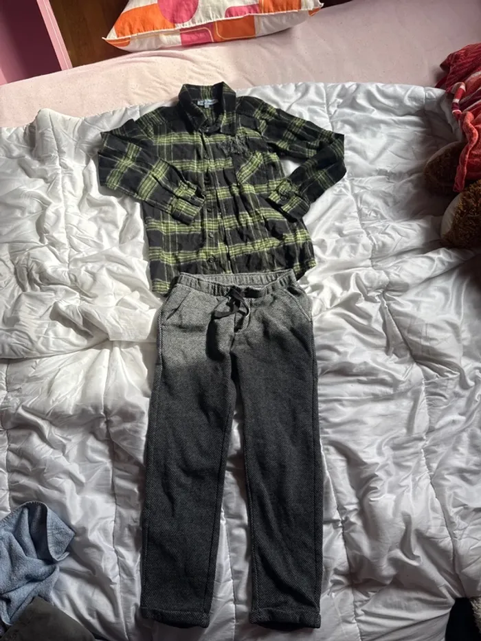 Joli ensemble pantalon + chemise taille 8 ans
