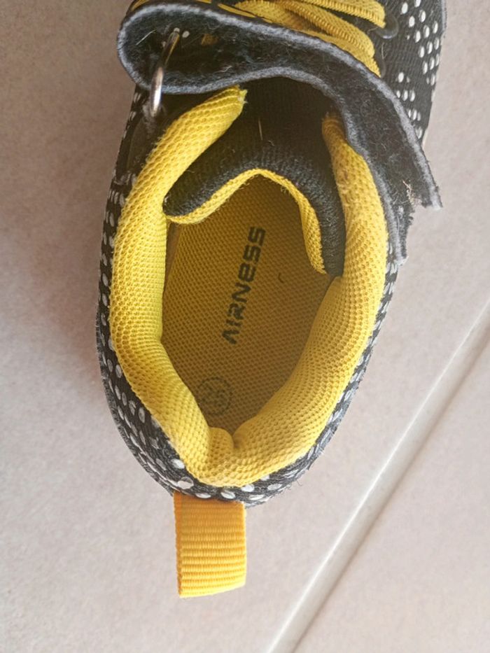 Basket enfant, Airness noir et jaune taille 25 - photo numéro 4