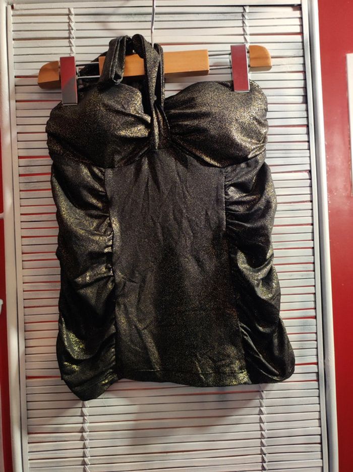 Haut bustier noir à paillettes dorées