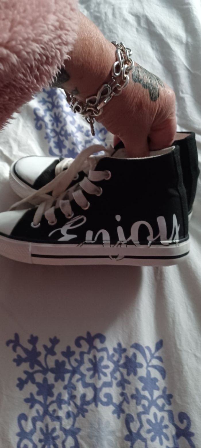 Très belles paires de baskets montante fille Pointure 34 - photo numéro 7