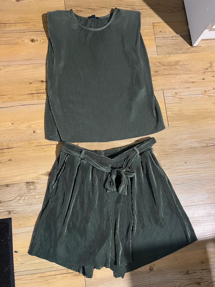 Ensemble short et top kaki