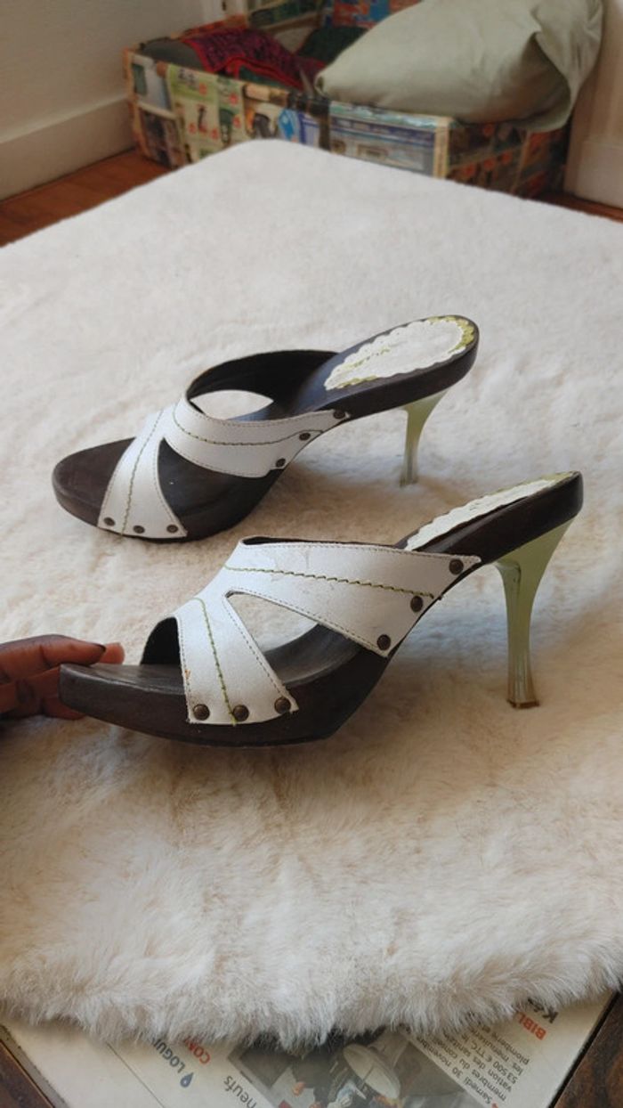 Magnifique mule escarpins vintage ouverts en cuir et bois talon fine transparente - photo numéro 16