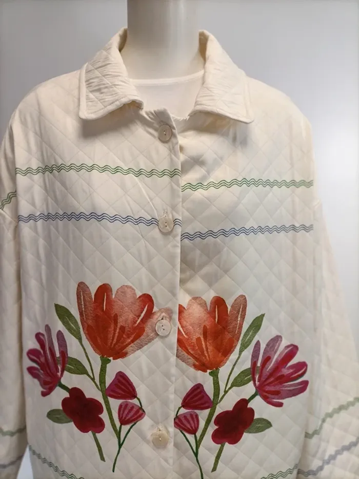 Veste légère matelassée Oversize Printemps/été Neuve- Grosses fleurs - Blanc cassé - photo numéro 5